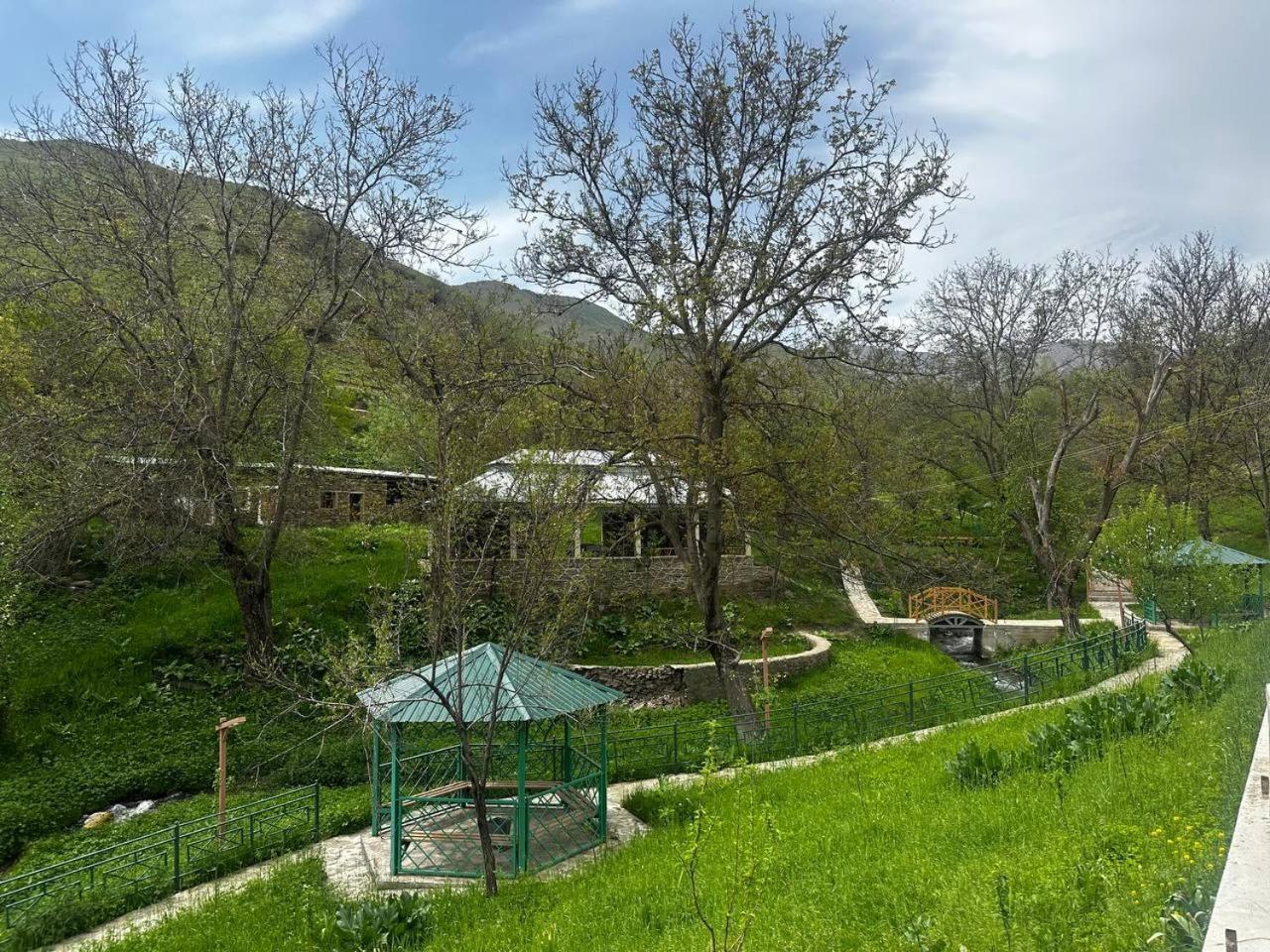 Hayat Guesthouse Nuratau Mountain Yukary-Ukhum Exterior foto